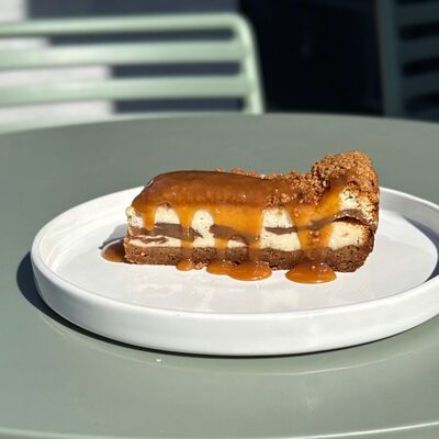 Чизкейк с яблоком в Zanoza Kруассантерия по цене 570 ₽