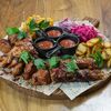 Шикарная поляна из мяса с овощами в Грузинскоебистро Каха по цене 3604