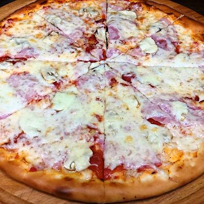 Пицца Ветчина и грибы в Wasabl по цене 780 ₽