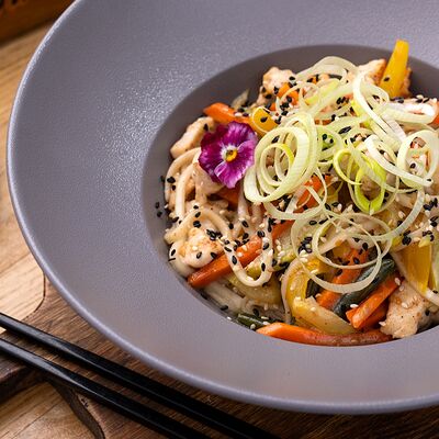 Вок Удон в ореховом соусе в ЧиллДОМ по цене 520 ₽