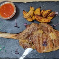 Телячья корейка с томатным соусомв Обломовъ