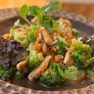 Булгур с индейкой, карамелезированной морковью и овощами в Hookah time по цене 625 ₽