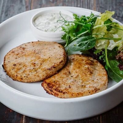 Куриные котлеты с соусом тартар в Люблин по цене 380 ₽