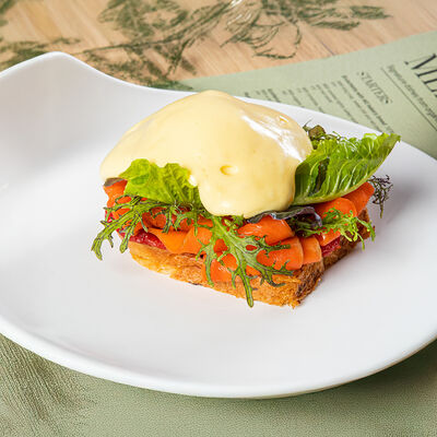 Яйцо Бенедикт с неркой слабой соли в М2 Органик Клуб Патриаршие по цене 890 ₽