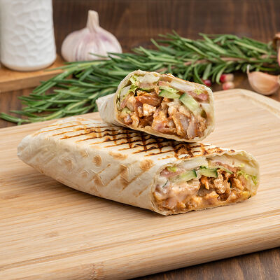 Шаверма в лаваше в Lion Beer по цене 385 ₽