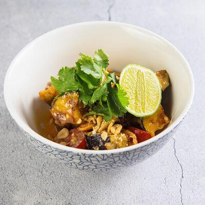 Салат из жареных баклажанов в Эбби Noodles & Sushi Bar по цене 390