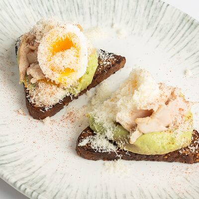 Фитнес-тост с индейкой и гуакамоле в Lilian's cafe по цене 650 ₽