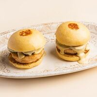 Паровые булочки с форелью и раками в Mouflon