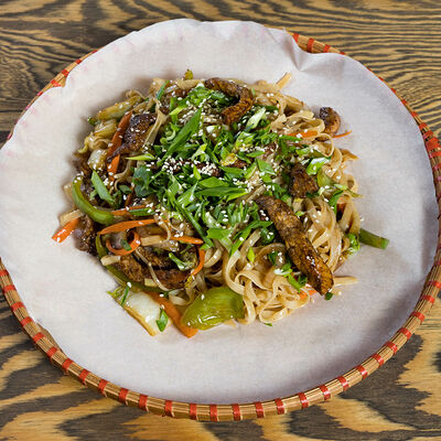 Лапша рисовая со свининой в Starwok по цене 460