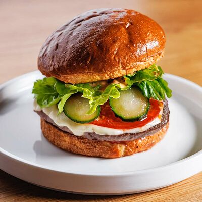 Вагю - бургер в 321 Club by Novikov по цене 1400