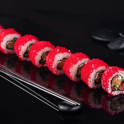 Калифорния с лососем в Татаки по цене 529 ₽