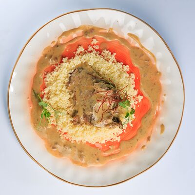 Говяжьи щеки с кускус в Семейный ресторан Tiki&Taki по цене 950 ₽