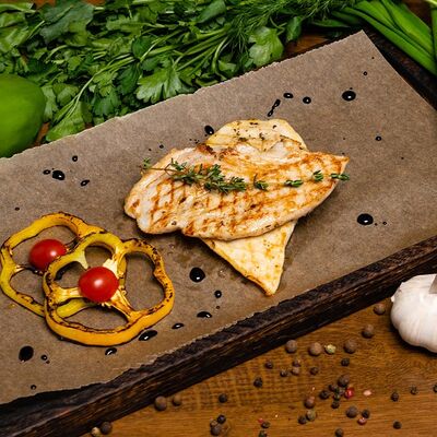 Стейк из куриной грудкив Кухня радости по цене 690 ₽
