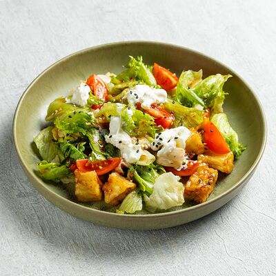 Салат с баклажанами и страчателлой в Bandeatos по цене 693 ₽