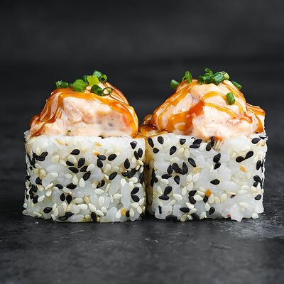 Сяке ролл в Tsunami по цене 450 ₽