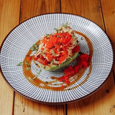 Салат с крабом и авокадо в Эбби Noodles & Sushi Bar по цене 760