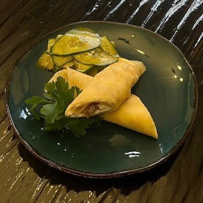 Блинчик со сливочно-творожным сыром, горбушей слабосоленой, огурцом в соевом соусе в Длинный нос по цене 210 ₽