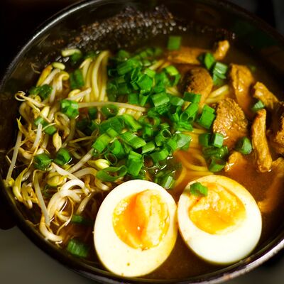 Рамэн острый с курицейв Tom-Yam по цене 570 ₽