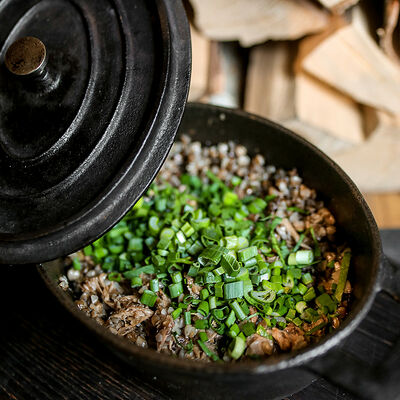 Гречневая каша с уткой и зеленым луком в Сыроварня по цене 930