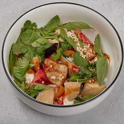 Салат с хрустящими баклажанами в Family Grill по цене 500 ₽