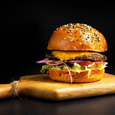 Классический чизбургер в Фуди Люди по цене 789 ₽