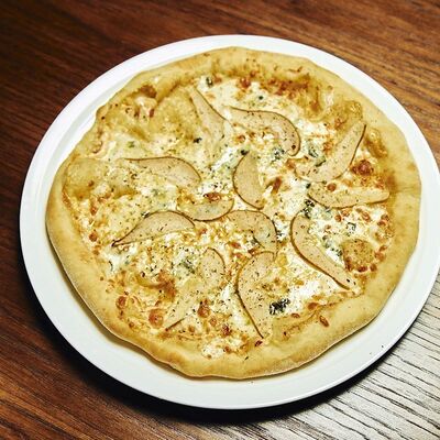 Пицца четыре сыра с грушей в Тбиладжио по цене 850 ₽