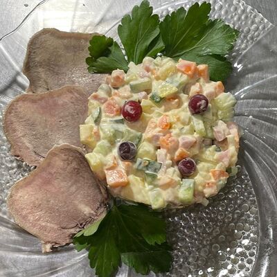 Оливье с языком в Люкс кафе по цене 470 ₽
