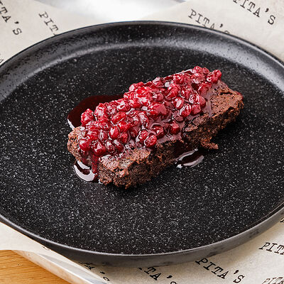 Брауни с брусничным вареньем в Pita's по цене 440 ₽