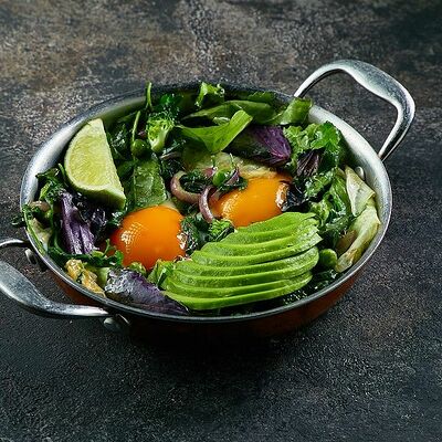 Ароматная яичница с зеленью в Двор Помидор по цене 350