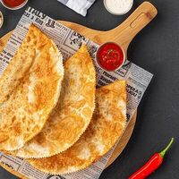 Чебурек со свининой и говядинойв На югах