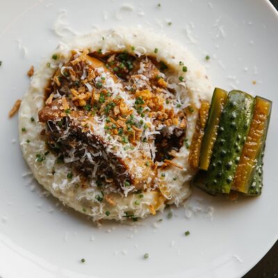 Говяжий язык с трюфельным пюре и белыми грибами в Sava по цене 990 ₽