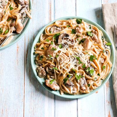 Паста с курицей и грибами в Донер Мастер по цене 280 ₽