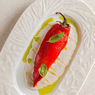 Перчик рамиро с креветкой и кремом из феты в Особняк по цене 800 ₽