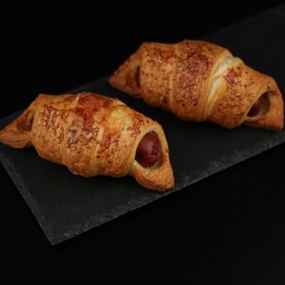 Круассан с сосиской и соусом в Пекарня Буханка по цене 225 ₽