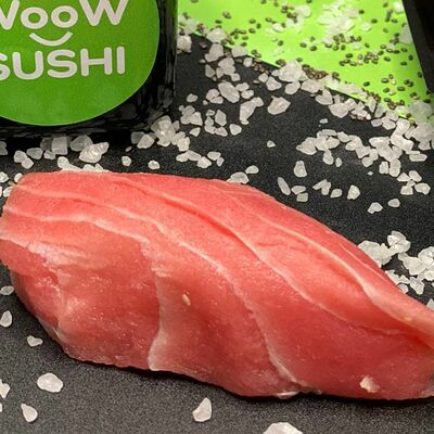 Суши Тунец в Woow Sushi по цене 180 ₽