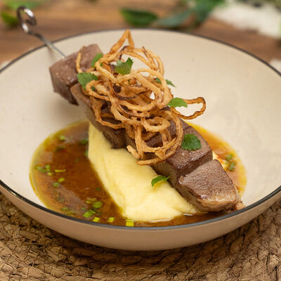 Говяжий язык с трюфельным пюре и имбирным соусом в Белок по цене 1250 ₽