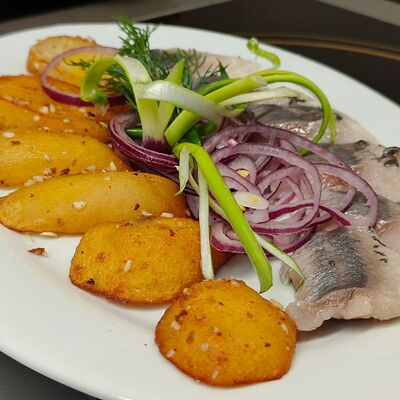 Сельдь с картофелем и красным луком в Столовая по цене 423 ₽