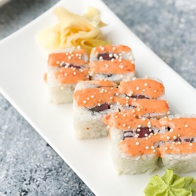 Ролл тунец Спайси в Food market skolkovo по цене 560 ₽