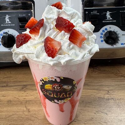 Молочный коктейль клубничный поцелуй в Squad Full по цене 400 ₽