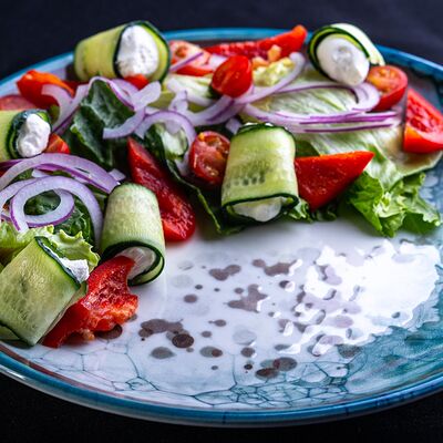 Азиатский овощной салат с мягким сыром в В теме вкуса по цене 593 ₽