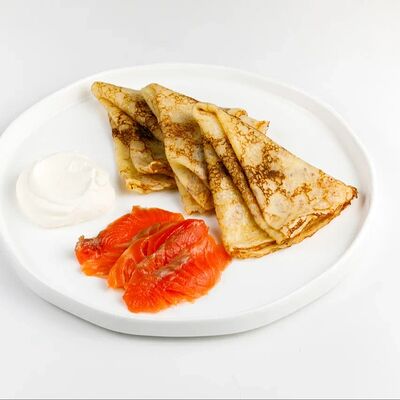 Блины с лососем и творожным сыром в Гости по цене 580 ₽