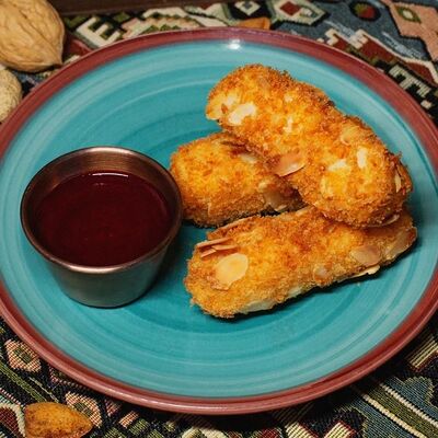 Сырные палочки с брусничным соусом в Kish-Mish по цене 520 ₽