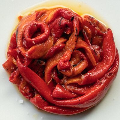 Перец рамиро с оливковым маслом и чоризо Iberico в Padron по цене 970 ₽