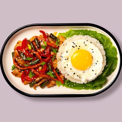 Курица с рисом и овощами в Точка еды Дмитровка по цене 599 ₽