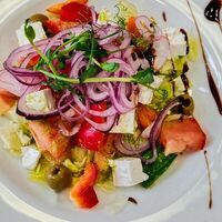 Салат греческий в Брусничка