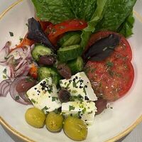 Греческий салат в Эрмитаж