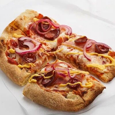 Пицца с колбасками и бекономв Pizzatta по цене 429 ₽