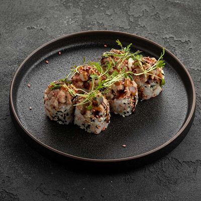 Запечённый ролл с тунцом в Вода & Еда по цене 937 ₽