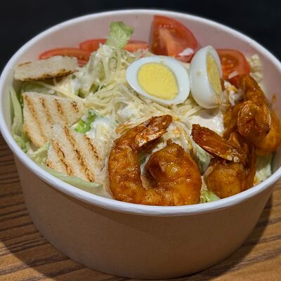 Цезарь с креветками в Ками cafe club по цене 585 ₽