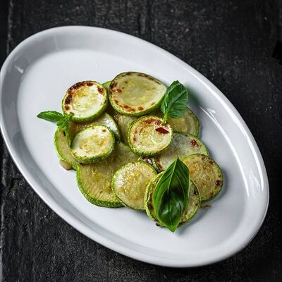 Цукини с перцем чили в Техникум по цене 350 ₽